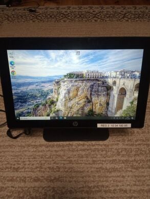 Моноблок HP RP9 G1 9015 Retail System / 16" (1366x768) TN  Touch / Intel  Pentium G4400T (2 ядра по 2.9 GHz) / 4 GB DDR4 / 120 GB SSD / Intel HD Graphics 510