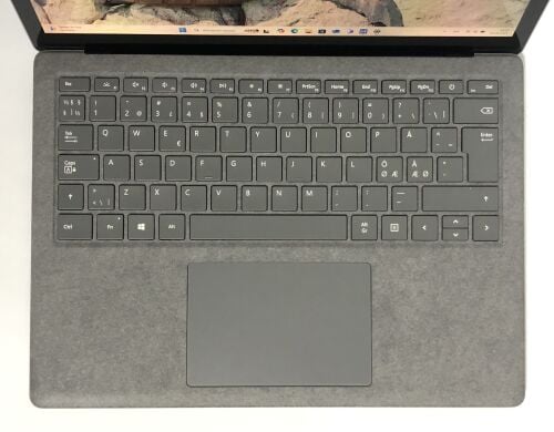 Ультрабук Microsoft Surface Laptop 4 1958 / 13.5" (2256x1504) IPS Touch / AMD Ryzen 5 4680U (6 (12) ядер по 2.2 - 4.0 GHz) / 8 GB DDR4 / 256 GB SSD NVMe / AMD Radeon RX Vega 7 Graphics / WebCam / Win 11 Pro