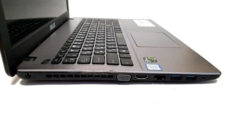 Ігровий ноутбук Б-клас Asus X550VX / 15.6" (1366x768) TN / Intel Core i7-7700HQ (4 (8) ядра по 2.8 - 3.8 GHz) / 24 GB DDR4 / 500 GB SSD M.2 / nVidia GeForce GTX 950M, 2 GB GDDR5, 128-bit / WebCam / HDMI / Win 10 Home