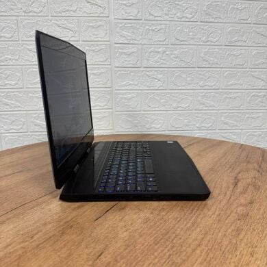 Игровой ноутбук Dell Alienware m15 / 15.6" (1920x1080) IPS / Intel Core i7-8750H (6 (12) ядер по 2.2 - 4.1 GHz) / 16 GB DDR4 / 256 GB SSD M.2 + 1000 GB HDD / nVidia GeForce GTX 1660 Ti, 6 GB GDDR6, 192-bit / WebCam