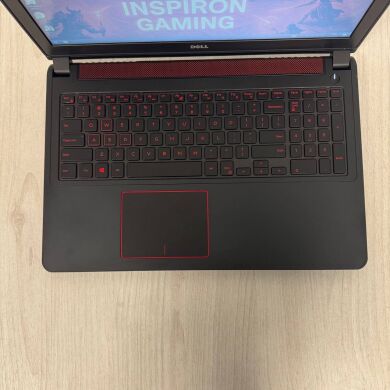 Игровой ноутбук Dell Inspiron 15 Gaming 5577 / 15.6" (1920x1080) TN / Intel Core i5-7300HQ (4 ядра по 2.5 - 3.5 GHz) / 8 GB DDR4 / 128 GB SSD M.2 + 1000 GB HDD / nVidia GeForce GTX 1050, 4 GB GDDR5, 128-bit / WebCam Игровой ноутбук Dell Inspiron 15 Gaming 5577 / 15.6" (1920x1080) TN / Intel Core i5-7300HQ (4 ядра по 2.5 - 3.5 GHz) / 8 GB DDR4 / 128 GB SSD M.2 + 1000 GB HDD / nVidia GeForce GTX 1050, 4 GB GDDR5, 128-bit / WebCam