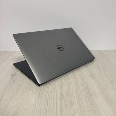 Ігровий ноутбук Б-клас Dell XPS 15 9550 / 15.6" (3840x2160) IPS Touch / Intel Core i7-6700HQ (4 (8) ядра по 2.6 - 3.5 GHz) / 8 GB DDR4 / 256 GB SSD NVMe / nVidia GeForce GTX 960M, 2 GB GDDR5, 128-bit