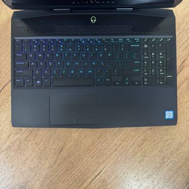 Игровой ноутбук Dell Alienware m15 / 15.6" (1920x1080) IPS / Intel Core i7-8750H (6 (12) ядер по 2.2 - 4.1 GHz) / 16 GB DDR4 / 256 GB SSD M.2 + 1000 GB HDD / nVidia GeForce GTX 1660 Ti, 6 GB GDDR6, 192-bit / WebCam