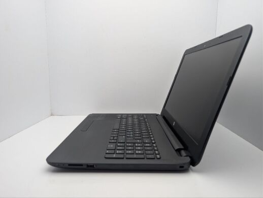 Ноутбук HP Pavillion 15 / 15.6" (1920x1080) TN / Intel Celeron N3060 (2 ядра по 1.6 - 2.4 GHz) / 8 GB DDR3 / 120 GB SSD / Intel Graphics / WebCam