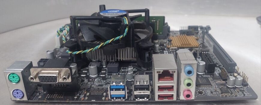 Комплект: материнская плата Asus H110M-CS / Intel Core i5-7400 (4 ядра по 3.0 - 3.5 GHz) / Intel HD Graphics 630 / Socket LGA1151 / Кулер BOX