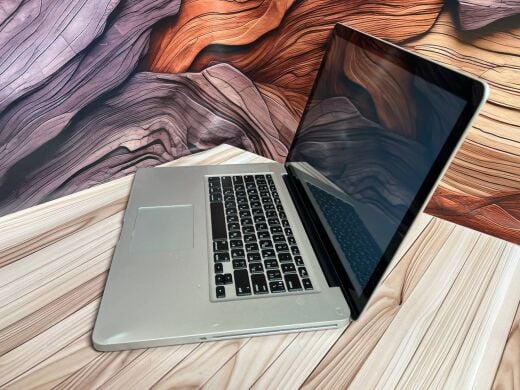 Ноутбук Б-клас Apple MacBook Pro 15 A1286 2012 / 15.4" (1440x900) TN / Intel Core i7-3720QM (4 (8) ядра по 2.6 - 3.6 GHz) / 8 GB DDR3 / 750 GB HDD / nVidia GeForce GT 650M, 1 GB GDDR3, 128-bit / WebCam / MacOS