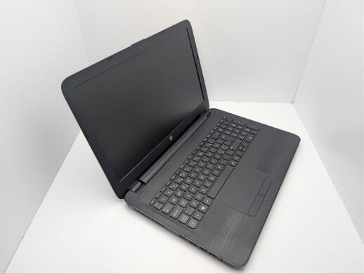 Ноутбук HP Pavillion 15 / 15.6" (1920x1080) TN / Intel Celeron N3060 (2 ядра по 1.6 - 2.4 GHz) / 8 GB DDR3 / 120 GB SSD / Intel Graphics / WebCam