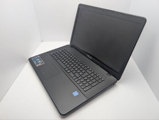 Ноутбук Asus R752N / 17.3" (1600x900) TN / Intel Celeron N3350 (2 ядра по 1.1 - 2.4 GHz) / 8 GB DDR3 / 120 GB SSD / Intel HD Graphics 500 / WebCam / DVD-ROM