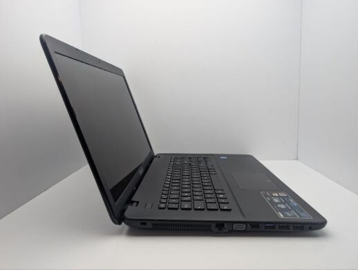 Ноутбук Asus R752N / 17.3" (1600x900) TN / Intel Celeron N3350 (2 ядра по 1.1 - 2.4 GHz) / 8 GB DDR3 / 120 GB SSD / Intel HD Graphics 500 / WebCam / DVD-ROM