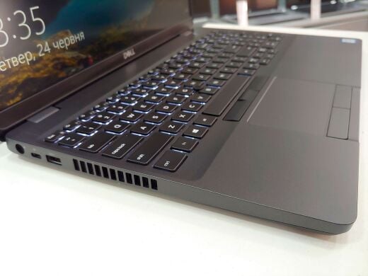 Ноутбук Dell Latitude 5500 / 15.6" (1920x1080) Full HD IPS / Intel Core i5-8265U (4 ( 8 ) ядра по 1.6GHz - 3.9GHz) / 8 GB DDR4 / 256 GB SSD M.2 NVMe / Intel UHD Graphics 620 Ноутбук Dell Latitude 5500 / 15.6" (1920x1080) Full HD IPS / Intel Core i5-8265U (4 ( 8 ) ядра по 1.6GHz - 3.9GHz) / 8 GB DDR4 / 256 GB SSD M.2 NVMe / Intel UHD Graphics 620