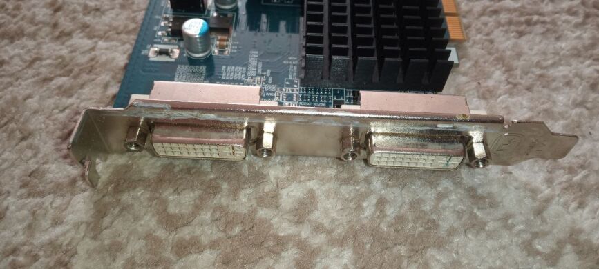 Дискретная видеокарта AMD Radeon HD 7350, 1 GB GDDR3, 64-bit / 2x DVI