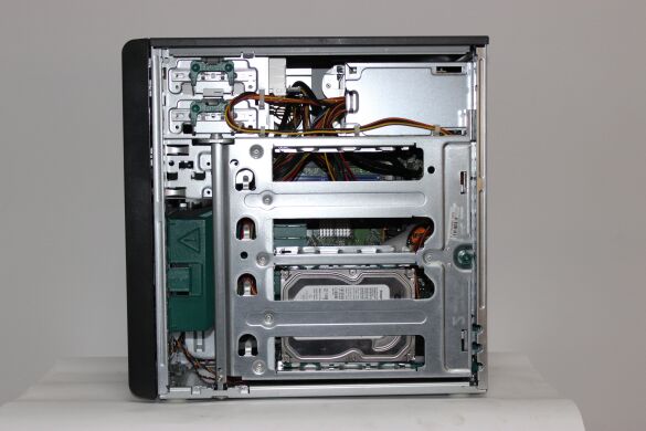 Fujitsu Esprimo P7935 E85+ / Intel Core 2 Quad Q8300 (4 ядра по 2,50GHz) / 8 GB DDR2 / 80 GB HDD / ATI Radeon FirePro 3D V3800 512 МБ / DVD-RW