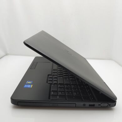 Игровой ноутбук Dell Latitude E5540 / 15.6" (1366x768) TN / Intel Core i5-4300U (2 (4) ядра по 1.9 - 2.9 GHz) / 8 GB DDR3 / 500 GB HDD / nVidia GeForce GT 720M, 2 GB DDR3, 64-bit / WebCam / DVD-ROM