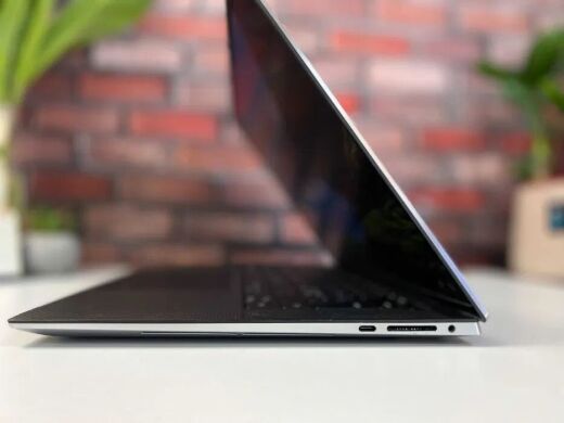 Игровой ноутбук Dell Precision 5560 / 15.6" (1920x1080) IPS / Intel Core i9-11950H (8 (16) ядeр по 2.6 - 5.0 GHz) / 32 GB DDR4 / 1000 GB SSD M.2 / nVidia RTX A2000, 4 GB GDDR6, 128-bit / WebCam / Win 10 Pro + беспроводная мышь Игровой ноутбук Dell Precision 5560 / 15.6" (1920x1080) IPS / Intel Core i9-11950H (8 (16) ядeр по 2.6 - 5.0 GHz) / 32 GB DDR4 / 1000 GB SSD M.2 / nVidia RTX A2000, 4 GB GDDR6, 128-bit / WebCam / Win 10 Pro + беспроводная мышь