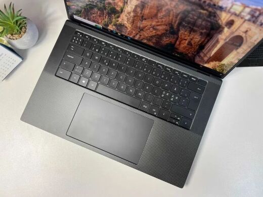 Игровой ноутбук Dell Precision 5560 / 15.6" (1920x1080) IPS / Intel Core i9-11950H (8 (16) ядeр по 2.6 - 5.0 GHz) / 32 GB DDR4 / 1000 GB SSD M.2 / nVidia RTX A2000, 4 GB GDDR6, 128-bit / WebCam / Win 10 Pro + беспроводная мышь Игровой ноутбук Dell Precision 5560 / 15.6" (1920x1080) IPS / Intel Core i9-11950H (8 (16) ядeр по 2.6 - 5.0 GHz) / 32 GB DDR4 / 1000 GB SSD M.2 / nVidia RTX A2000, 4 GB GDDR6, 128-bit / WebCam / Win 10 Pro + беспроводная мышь