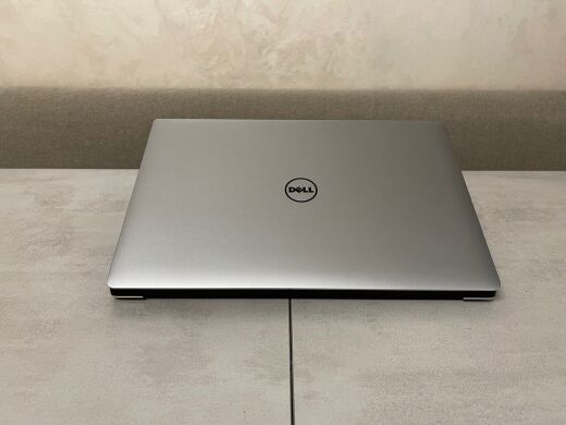 Ігровий ноутбук Dell XPS 15 9550 / 15.6" (1920x1080) IPS / Intel Core i7-6700HQ (4 (8) ядра по 2.6 - 3.5 GHz) / 16 GB DDR4 / 256 GB SSD M.2 / nVidia GeForce GTX 960, 2 GB GDDR5, 128-bit / WebCam / HDMI