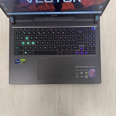 Ігровий ноутбук MSI Vector GP68HX 12VH / 16" (1920x1200) IPS / Intel Core i9-12900HX (16 (24) ядер по 3.6 - 5.0 GHz) / 16 GB DDR5 / 1000 GB SSD NVMe / nVidia GeForce RTX 4080, 12 GB GDDR6, 192-bit / WebCam