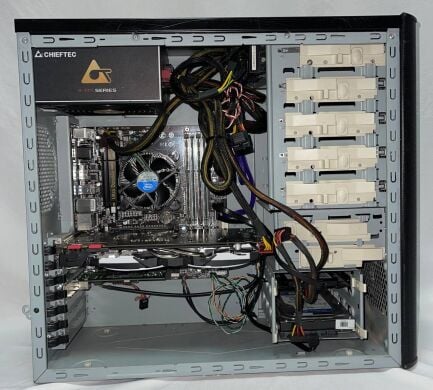 Ігровий ПК Cooler Master Tower / Intel Core i7-4790 (4 (8) ядра по 3.6 - 4.0 GHz) / 20 GB DDR3 / 256 GB SSD + 250 GB HDD + 1000 GB HDD / nVidia GeForce GTX 1070, 8 GB GDDR5, 256-bit / 750W / Windows 7 Pro ліцензія Ігровий ПК Cooler Master Tower / Intel Core i7-4790 (4 (8) ядра по 3.6 - 4.0 GHz) / 20 GB DDR3 / 256 GB SSD + 250 GB HDD + 1000 GB HDD / nVidia GeForce GTX 1070, 8 GB GDDR5, 256-bit / 750W / Windows 7 Pro ліцензія