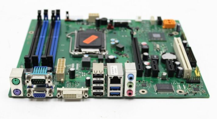 Комплект ПК: Fujitsu Esprimo E710 DT / Intel Celeron G550 (2 ядра 2.6 GHz) / 8 GB DDR3 / 250 GB HDD + Монитор Fujitsu-Siemens P19-3 / 19" (1280x1024) S-PVA CCFL / 1х DVI, 1х VGA, 1х Audio Port / встроенные колонки 2x 2W