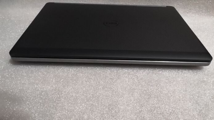 Мобильная рабочая станция Dell Precision 7720 / 17.3" (1920x1080) IPS / Intel Core i5-7300HQ (4 ядра по 2.5 - 3.5 GHz) / 16 GB DDR4 / 240 GB SSD / nVidia Quadro M1200, 4 GB GDDR5, 128-bit / WebCam / HDMI