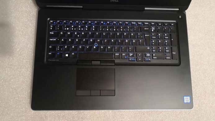 Мобильная рабочая станция Dell Precision 7720 / 17.3" (1920x1080) IPS / Intel Core i5-7300HQ (4 ядра по 2.5 - 3.5 GHz) / 16 GB DDR4 / 240 GB SSD / nVidia Quadro M1200, 4 GB GDDR5, 128-bit / WebCam / HDMI