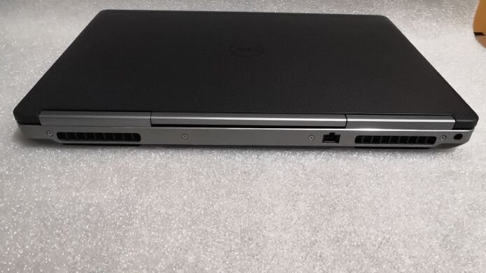 Мобильная рабочая станция Dell Precision 7720 / 17.3" (1920x1080) IPS / Intel Core i5-7300HQ (4 ядра по 2.5 - 3.5 GHz) / 16 GB DDR4 / 240 GB SSD / nVidia Quadro M1200, 4 GB GDDR5, 128-bit / WebCam / HDMI