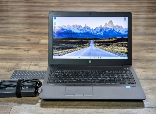 Мобільна робоча станція HP ZBook 15 G3 / 15.6" (1920x1080) TN / Intel Core i7-6700HQ (4 (8) ядра по 2.6 - 3.5 GHz) / 16 GB DDR4 / 256 GB SSD / nVidia Quadro M1000M, 2 GB GDDR5, 128-bit / WebCam