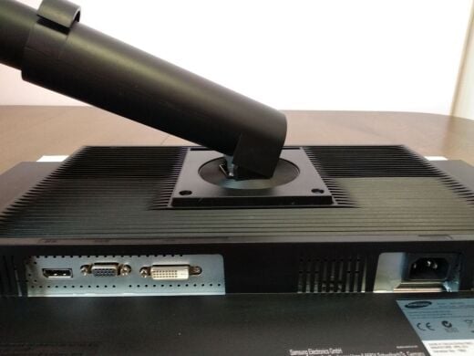 Монитор Б-класс Samsung S23C650D / 23" (1920x1080) AD-PLS / DisplayPort, DVI, VGA / VESA 100x100 Монитор Б-класс Samsung S23C650D / 23" (1920x1080) AD-PLS / DisplayPort, DVI, VGA / VESA 100x100