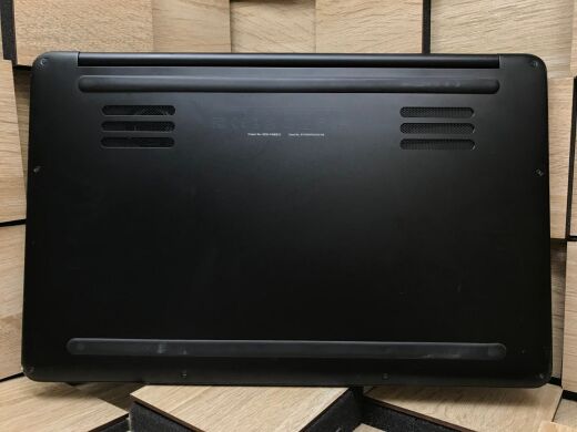 Нетбук Б-класс Razer Blade Stealth RZ09-01682E22 / 12.5" (3840x2160) IPS Touch / Intel Core i7-6500U (2 (4) ядра по 2.5 - 3.1 GHz) / 8 GB DDR3 / 256 GB SSD M.2 / Intel HD Graphics 520 / WebCam / Windows 10 лицензия