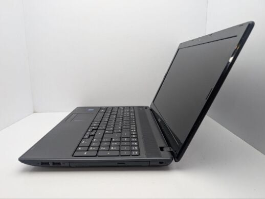 Ноутбук Acer Aspire 5742G / 15.6" (1366x768) TN / Intel Core i5-450M (2 (4) ядра по 2.4 - 2.6 GHz) / 6 GB DDR3 / 500 GB HDD / nVidia GeForce GT 540M, 1 GB GDDR3, 128-bit / WebCam / DVD-ROM
