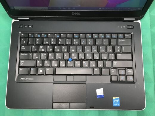 Ноутбук Б-клас Dell Latitude E6440 / 14" (1366x768) TN / Intel Core i5-4310M (2 (4) ядра по 2.7 - 3.4 GHz) / 8 GB DDR3 / 160 GB SSD / Intel HD Graphics 4600 / WebCam / DVD-ROM / HDMI / Windows 10 ліцензія