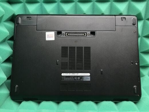 Ноутбук Б-клас Dell Latitude E6440 / 14" (1366x768) TN / Intel Core i5-4310M (2 (4) ядра по 2.7 - 3.4 GHz) / 8 GB DDR3 / 160 GB SSD / Intel HD Graphics 4600 / WebCam / DVD-ROM / HDMI / Windows 10 ліцензія