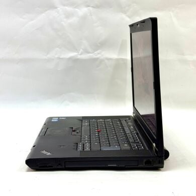 Ноутбук Б-класс Lenovo ThinkPad T520 / 15.6" (1920x1080) TN / Intel Core i7-2670QM (4 (8) ядра по 2.2 - 3.1 GHz) / 8 GB DDR3 / 500 GB HDD / nVidia NVS 4200M, 1 GB GDDR3, 64-bit / WebCam / DVD-ROM / Windows 10 Pro