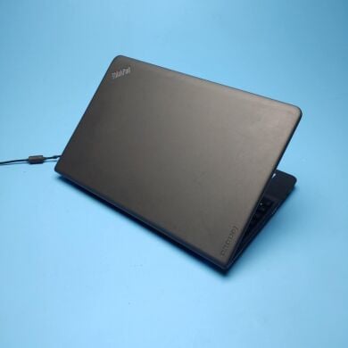 Ноутбук Б-клас Lenovo ThinkPad E560 / 15.6" (1920x1080) IPS / Intel Core i7-6500U (2 (4) ядра по 2.5 - 3.1 GHz) / 8 GB DDR3 / 240 GB SSD / AMD Radeon R7 M370, 2 GB GDDR5, 128-bit / WebCam / Win 10 Pro