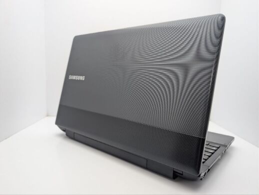 Ноутбук Samsung NP300E5A / 15.6" (1366x768) TN / Intel Core i3-2350M (2 (4) ядра по 2.3 GHz) / 6 GB DDR3 / 500 GB HDD / Intel HD Graphics 3000 / WebCam / DVD-ROM