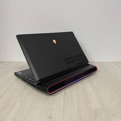 Ігровий ноутбук Б-клас Dell Alienware Area 51m / 17.3" (1920x1080) IPS / Intel Core i7-9700K (8 ядер по 3.6 - 4.9 GHz) / 16 GB DDR4 / 512 GB SSD M.2 + 1000 GB HDD / nVidia GeForce RTX 2060, 6 GB GDDR6, 192-bit / WebCam Ігровий ноутбук Б-клас Dell Alienware Area 51m / 17.3" (1920x1080) IPS / Intel Core i7-9700K (8 ядер по 3.6 - 4.9 GHz) / 16 GB DDR4 / 512 GB SSD M.2 + 1000 GB HDD / nVidia GeForce RTX 2060, 6 GB GDDR6, 192-bit / WebCam