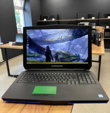 Игровой ноутбук Dell AlienWare 17 R3 / 17.3" (1920x1080) IPS / Intel Core i7-6700HQ (4 (8) ядра по 2.6 - 3.5 GHz) / 16 GB DDR4 / 1000 GB SSD / nVidia GeForce GTX 980M, 4 GB GDDR5, 256-bit / WebCam / Win 10 Игровой ноутбук Dell AlienWare 17 R3 / 17.3" (1920x1080) IPS / Intel Core i7-6700HQ (4 (8) ядра по 2.6 - 3.5 GHz) / 16 GB DDR4 / 1000 GB SSD / nVidia GeForce GTX 980M, 4 GB GDDR5, 256-bit / WebCam / Win 10
