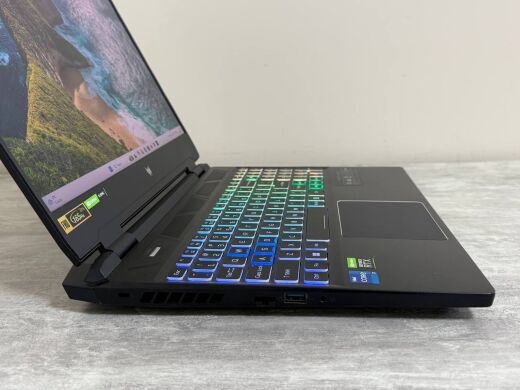 Ігровий ноутбук Acer Predator Helios 300 PH315-55 / 15.6" (1920x1080) IPS / Intel Core i7-12700H (14 (20) ядер по 3.5 - 4.7 GHz) / 16 GB DDR4 / 512 GB SSD / nVidia GeForce RTX 3060, 6 GB GDDR6, 192-bit / WebCam / Win 11