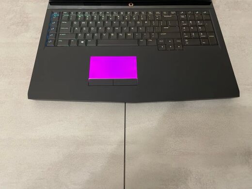 Ігровий ноутбук Dell Alienware 17 R5 / 17.3" (1920x1080) IPS / Intel Core i7-8750H (6 (12) ядра по 2.2 - 4.1 GHz) / 16 GB DDR4 / 512 GB SSD M.2 + 1000 GB HDD / nVidia GeForce GTX 1070, 8 GB GDDR5, 256-bit / WebCam