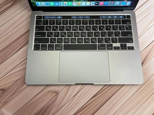 Ультрабук Б-клас Apple MacBook Pro 13 (2019) / 13.3" (2560x1600) IPS / Intel Core i5-8257U (4 (8) ядра по 1.4 - 3.9 GHz) / 8 GB DDR3 / 256 GB SSD / Intel Iris Plus Graphics 645 / WebCam / MacOS