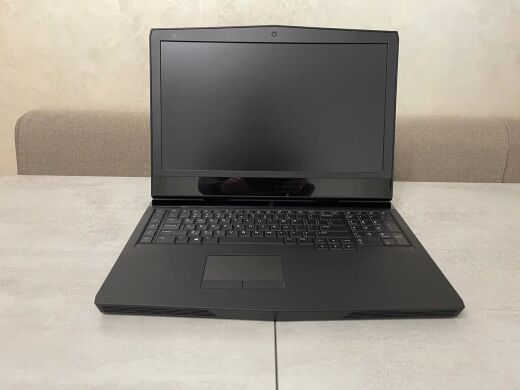 Ігровий ноутбук Dell Alienware 17 R5 / 17.3" (1920x1080) IPS / Intel Core i7-8750H (6 (12) ядра по 2.2 - 4.1 GHz) / 16 GB DDR4 / 512 GB SSD M.2 + 1000 GB HDD / nVidia GeForce GTX 1070, 8 GB GDDR5, 256-bit / WebCam