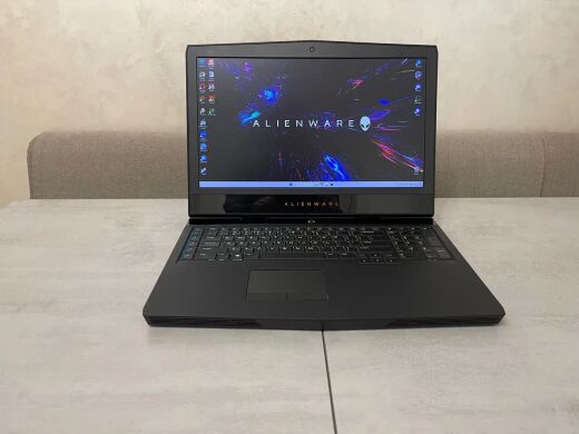 Ігровий ноутбук Dell Alienware 17 R5 / 17.3" (1920x1080) IPS / Intel Core i7-8750H (6 (12) ядра по 2.2 - 4.1 GHz) / 16 GB DDR4 / 512 GB SSD M.2 + 1000 GB HDD / nVidia GeForce GTX 1070, 8 GB GDDR5, 256-bit / WebCam