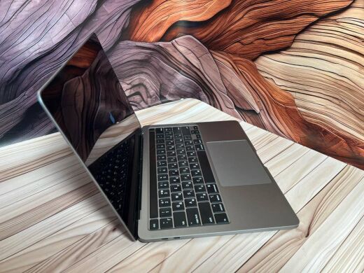 Ультрабук Б-клас Apple MacBook Pro 13 (2019) / 13.3" (2560x1600) IPS / Intel Core i5-8257U (4 (8) ядра по 1.4 - 3.9 GHz) / 8 GB DDR3 / 256 GB SSD / Intel Iris Plus Graphics 645 / WebCam / MacOS