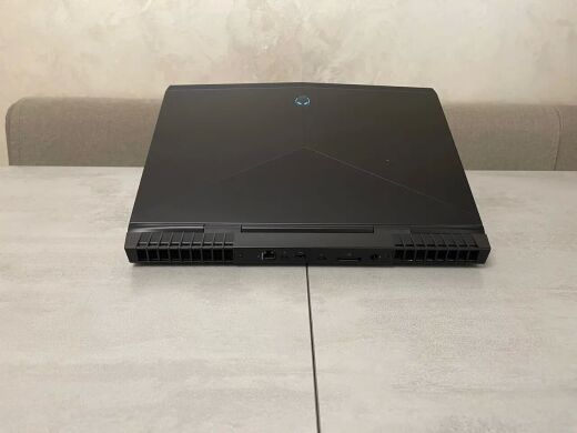 Ігровий ноутбук Dell Alienware 17 R5 / 17.3" (1920x1080) IPS / Intel Core i7-8750H (6 (12) ядра по 2.2 - 4.1 GHz) / 16 GB DDR4 / 512 GB SSD M.2 + 1000 GB HDD / nVidia GeForce GTX 1070, 8 GB GDDR5, 256-bit / WebCam