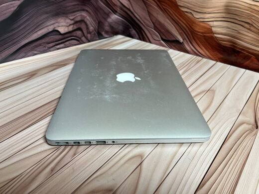 Ультрабук Б-клас Apple MacBook Pro 13 A1502 / 13.3" (2560x1600) IPS / Intel Core i7-4558U (2 (4) ядра по 2.8 - 3.3 GHz) / 16 GB DDR3 / 256 GB SSD / Intel Iris Graphics 5100 / WebCam / MacOS