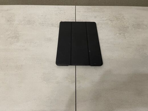 Планшет Apple iPad A1822 MP2F2LL/A (5 Gen, 2017) / 9.7" (2048x1536) IPS / Apple A9 (2 ядра до 1.85 GHz) / 2 GB RAM / 32 GB Memory / Wi-Fi