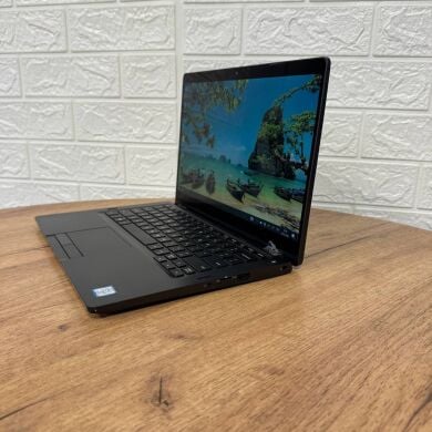 Ультрабук-трансформер Dell Latitude 5300 2-in-1 / 13.3" (1920x1080) IPS Touch / Intel Core i5-8365U (4 (8) ядра по 1.6 - 4.1 GHz) / 8 GB DDR4 / 256 GB SSD / Intel UHD Graphics / WebCam