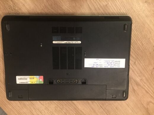 Ноутбук Dell Latitude E6440 / 14" (1366x768) TN / Intel Core i5-4310M (2 (4) ядра по 2.7 - 3.4 GHz) / 8 GB DDR3 / 120 GB SSD / Intel HD Graphics 4600 / WebCam Ноутбук Dell Latitude E6440 / 14" (1366x768) TN / Intel Core i5-4310M (2 (4) ядра по 2.7 - 3.4 GHz) / 8 GB DDR3 / 120 GB SSD / Intel HD Graphics 4600 / WebCam
