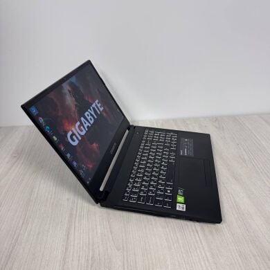Игровой ноутбук Б-класс Gigabyte G5 KC / 15.6" (1920x1080) IPS / Intel Core i5-10500H (6 (12) ядер по 2.5 - 4.5 GHz) / 16 GB DDR4 / 512 GB SSD NVMe / nVidia GeForce RTX 3060, 6 GB GDDR6, 192-bit / WebCam
