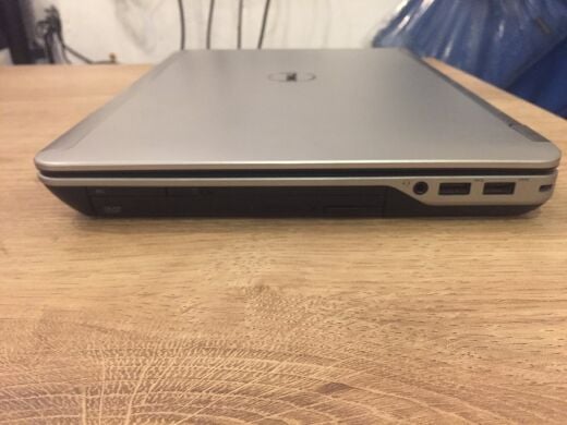 Ноутбук Dell Latitude E6440 / 14" (1366x768) TN / Intel Core i5-4310M (2 (4) ядра по 2.7 - 3.4 GHz) / 8 GB DDR3 / 120 GB SSD / Intel HD Graphics 4600 / WebCam Ноутбук Dell Latitude E6440 / 14" (1366x768) TN / Intel Core i5-4310M (2 (4) ядра по 2.7 - 3.4 GHz) / 8 GB DDR3 / 120 GB SSD / Intel HD Graphics 4600 / WebCam